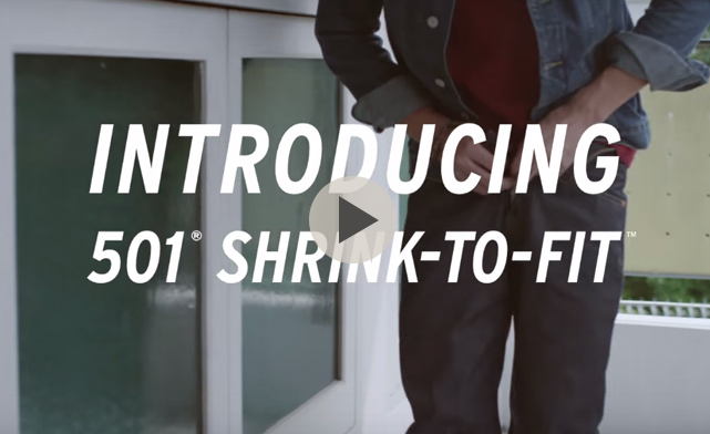 การกลับมาอีกครั้งของสุดยอดยีนส์ในตำนาน กลับมาทวงความเก๋าคืน! Levi’s® 501 Shrink-To-Fit™ คือยีนส์ผ้าเดนิมเนื้อดิบที่ยังไม่ผ่านกระ­บวนการกำจัดการหดตัวของเส้นใยผ้า (Unsanforized) ทำให้ยีนส์หดตัวเมื่อนำไปแช่ ซัก หรือปั่น ซึ่งตรงนี้เองที่เป็นเอฟเฟคของยีนส์ที่มีน­ับว่าเป็นลูกเล่นที่มีเสน่ห์สำหรับคอยีนส์ ในการปั้นทรงและปั้นลายให้เป็นไปตามรูปร่า­งของผู้สวมใส่ และเพื่อรักษาความดั้งเดิมแบบถึงที่ Levi’s® 501 Shrink-To-Fit™